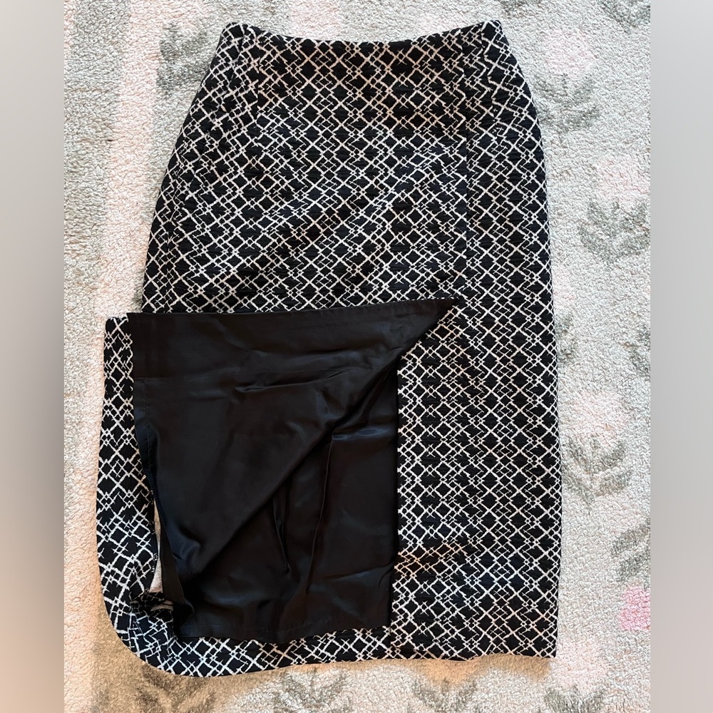 Black and White Geometric Pencil Skirt - Picture 2 of 5